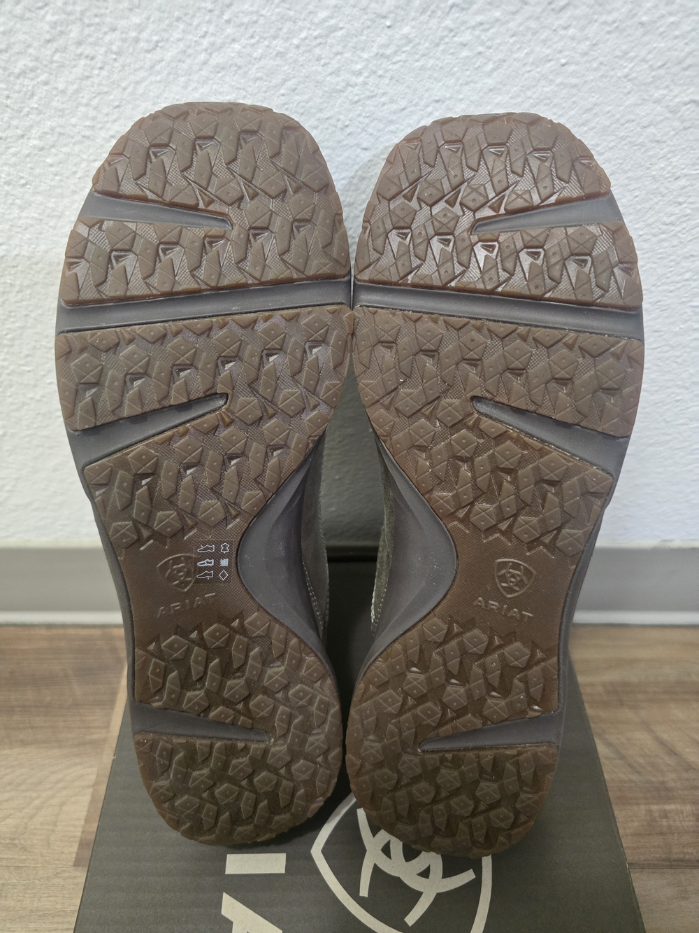 ​NWT Ariat Men's Spitfire Slip On Shoes - Brown Bomber Leather - Size 10.5D - Picture 4 of 7